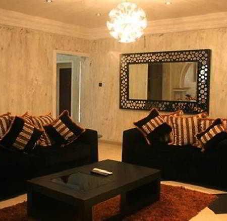 Charlies Place And Suites Lagos Buitenkant foto