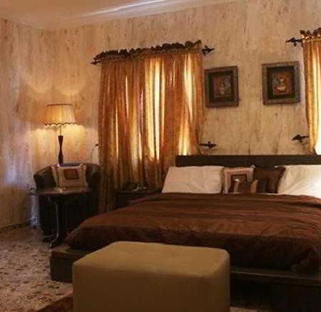 Charlies Place And Suites Lagos Buitenkant foto