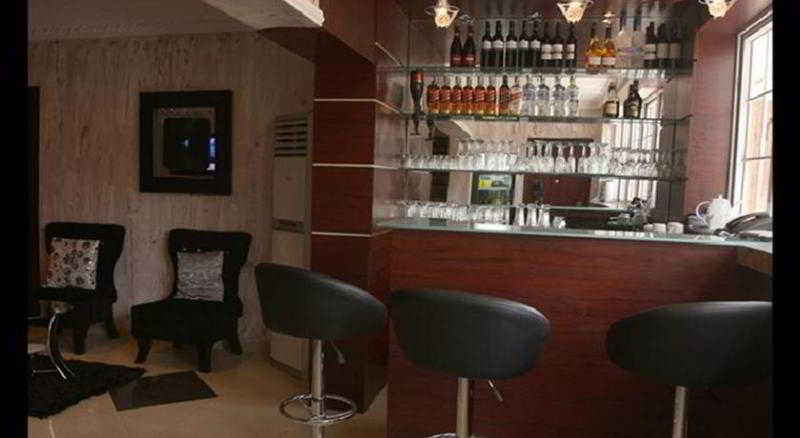 Charlies Place And Suites Lagos Buitenkant foto