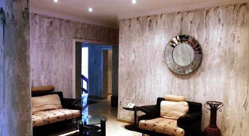 Charlies Place And Suites Lagos Buitenkant foto
