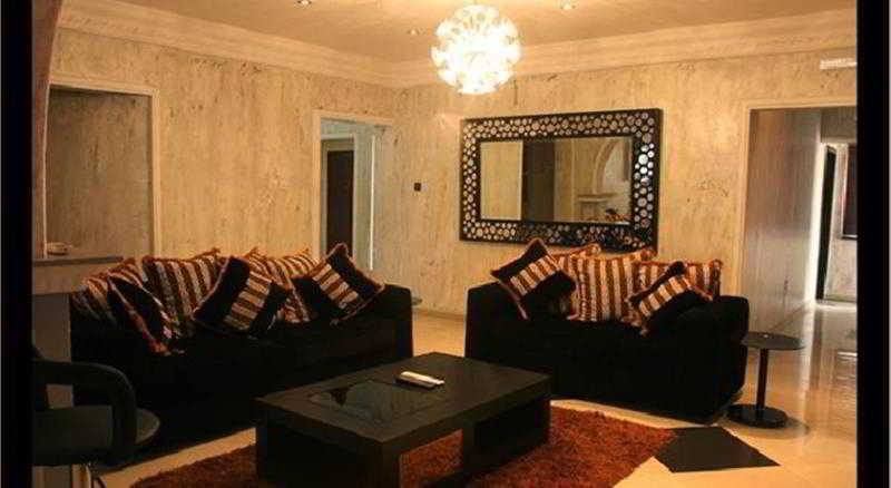 Charlies Place And Suites Lagos Buitenkant foto